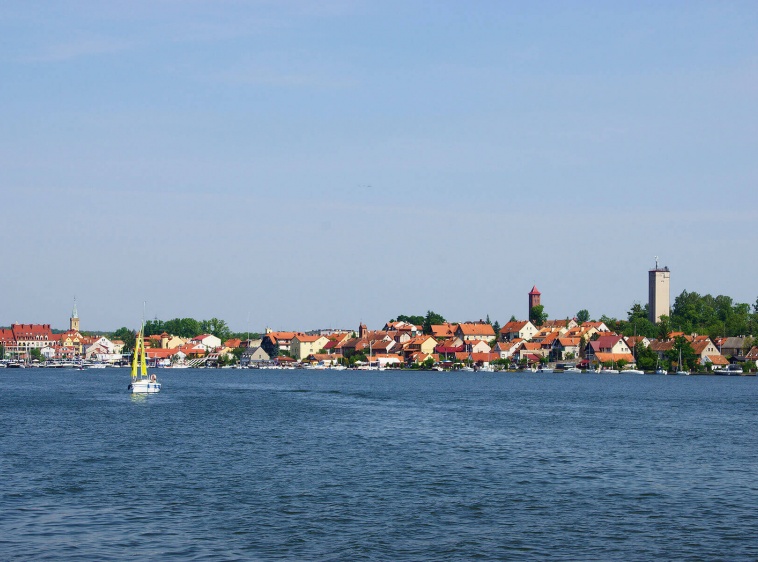 Rejsy statkami Żeglugi Mazurskiej z portu w Mikołajkach 